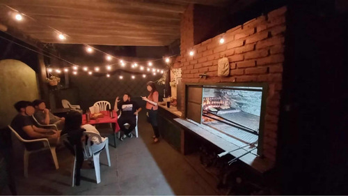Inversores. Casa Con Renta En Barrio Goes