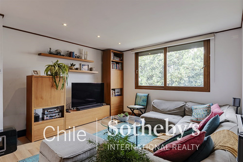 Estupenda Casa Remodelada En Vitacura, Excelente Ubicación.