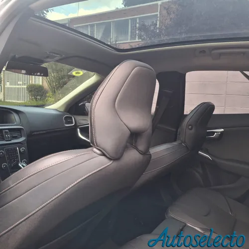 Volvo V40 1.6 T4 Cross Country Kinetic Fwd