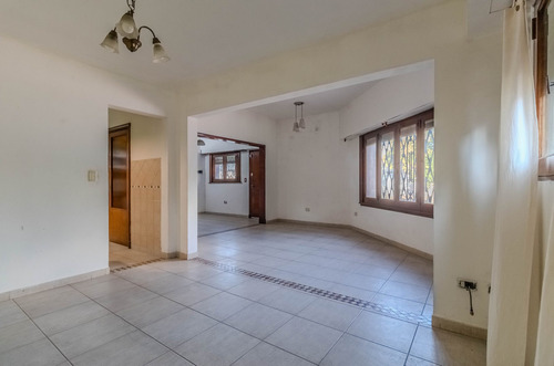 Casa · En Venta · Con Terraza · 4 Ambientes · Villa Domínico