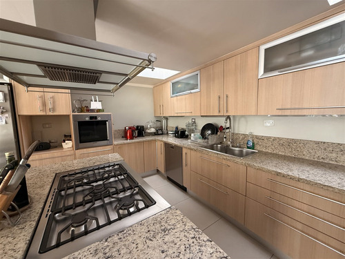 Casa En Venta De 6 Dorm. En La Reina