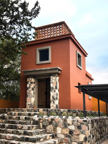 Casa Quinta En Venta - 3 Dormitorios 3 Baños - Córdoba