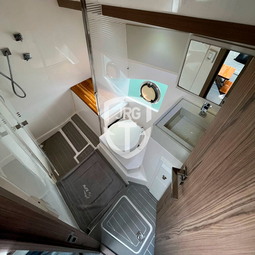 Lancha Evolve 360 Ht (oportunidade Com Gourmet E Plataforma)