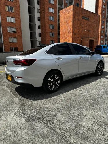 Chevrolet Onix 1.0T Premier Sedan At