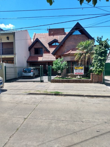 Excelente Casa 5 Ambientes