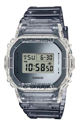 Reloj pulsera Casio G-Shock DW5600 de cuerpo color gris, digital, fondo gris, con correa de resina color gris, dial negro, minutero/segundero negro, bisel color gris y negro, luz azul verde y hebilla simple