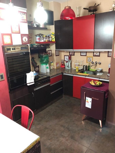 Imagen 26 de 30 de Vivienda Multifamiliar-casa 3 Amb + Dpto 4 Amb-cocheras - Fondo Libre C/ Piscina