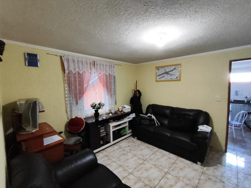 Casa Com Excelente Localização De Mercados, Posto De Saúde E Outras Facilidades