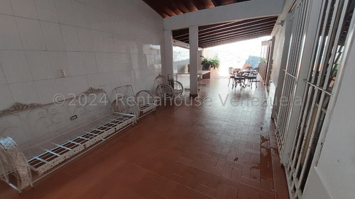 Ag. Casa Con Amplios Espacios Interiores Que Brindan La Oportunidad De Crear Un Hogar En Colinas De Bello Monte