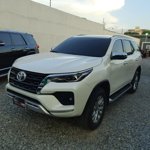 Imagen 1 de 11 de Toyota Fortuner