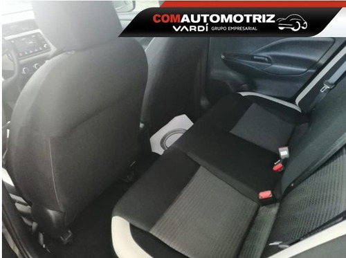 Nissan Versa Advance Id 40039 Modelo 2021