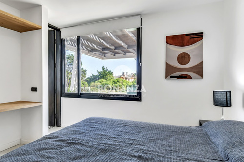 Casa En Venta A 50 Metros De La Playa. Piriápolis - Punta Colorada. Piscina 3 Dormitorios, 3 Baños
