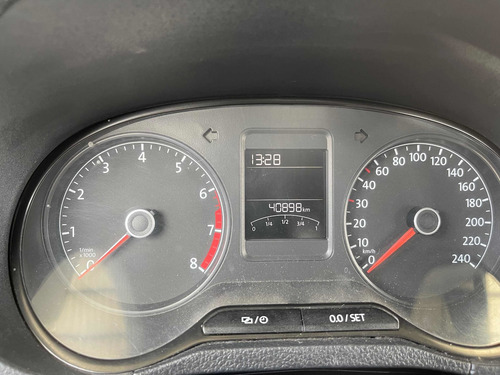 Imagen 8 de 8 de Volkswagen Vento 2017 1.6 Confortline Mt