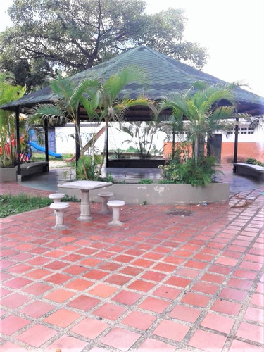 Imagen 12 de 15 de Apartamento En Venta En Av El Ejercito. Urb El Paraiso Pm 38