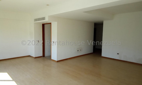 Ss: Vende Apartamento 23-15207 En Lomas De Las Mercedes De 205 M2, 3h/4b/4pe