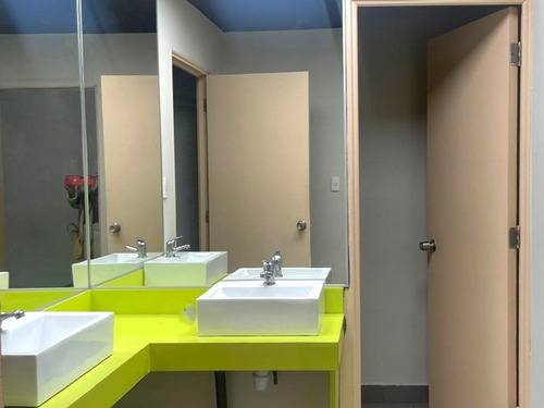 Local Comercial Av. Apoquindo Planta Libre