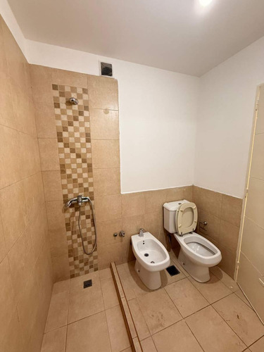 Se Vende Excelente Dpto De Un Dormitorio Y Dos Baños Estilo Duplex!!!!