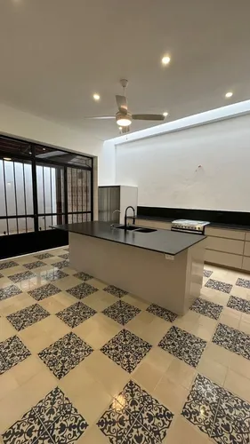 Casa(643r1 Azul) En Venta En El Centro De Mérida