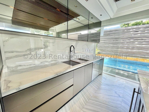 Ss: Vende Casa 24-14827 En La Floresta De 750 M2, 4h/8b/6pe