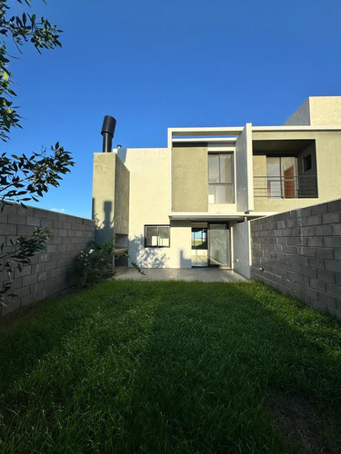 Venta De Duplex Prados De Manantiales 2 Dormitorios