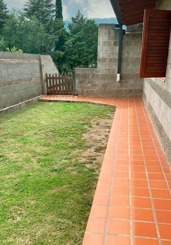 Imagen 2 de 7 de Venta De Amplia Casa C/ Cochera En Bialet Massé