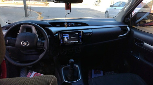 Imagen 5 de 10 de Toyota Hilux 2.4 Cd Sr 150cv 4x2 2017