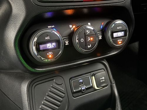 Jeep Renegade 1.8 16V FLEX LONGITUDE 4P AUTOMÁTICO