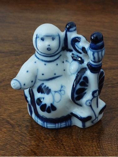 Figura De Porcelana Tejedora Rusa