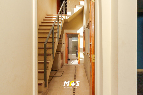 Villa Del Parque. Casa En Venta 5 Amb. Gge. Quincho Impecable!