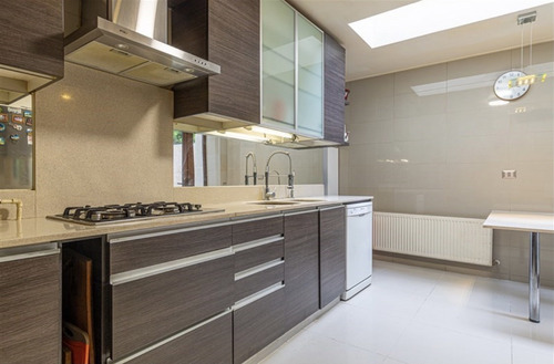 Casa En Venta De 4 Dorm. En Colina