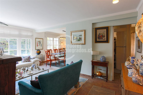 Casa En Venta De 5 Dorm. En Las Condes