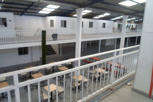 Patio De Comidas Nuevo En Barrio Franklin