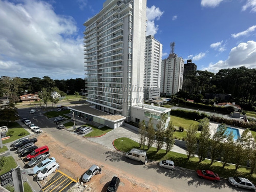 Oportunidad De Venta Apartamento 2 Dormitorios Con Cochera- Ref: 16