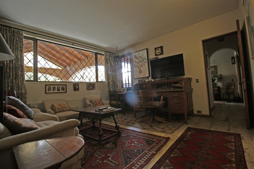 Acogedora Casa En Manquehue Oriente - La Dehesa