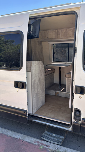 Hermoso Y Practico Motorhome Chico X Fuera Y Grande X Dentro