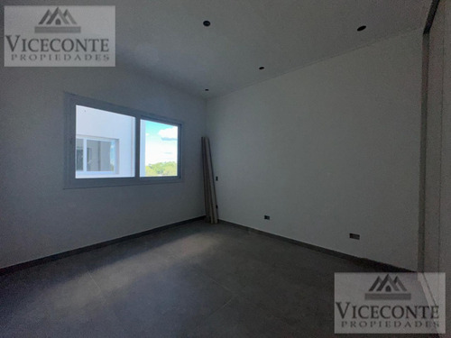 Excelente Depto A Estrenar De 54m2.(3ro. Frente) Calle Hipólito Yrigoyen. Chascomús, Buenos Aires.