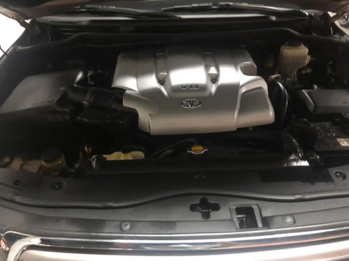 Toyota Land Cruiser V8