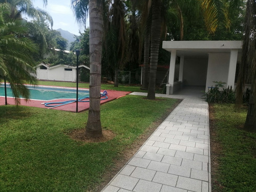 Imagen 10 de 14 de Casa Quinta Yerbaniz Santiago N.l.méxico Carretera Nacional
