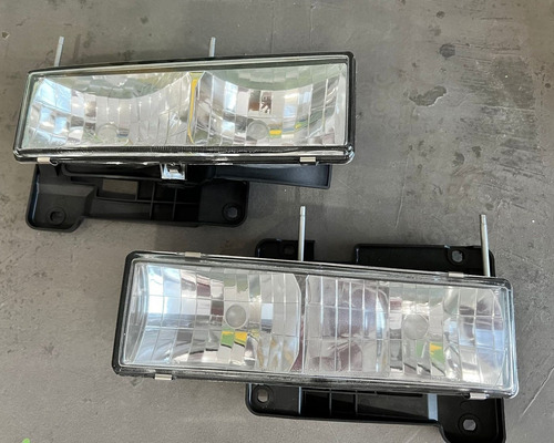 Imagem 2 de 5 de Farol Silverado Estilo Americano