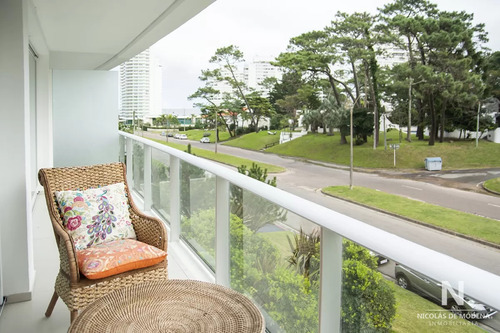 Departamento De 1 Dormitorio En Playa Mansa. Punta Del Este 