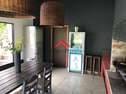 Excelente Casa De Cuatro Dormitorios En Venta En Pinares- Ref: 6482