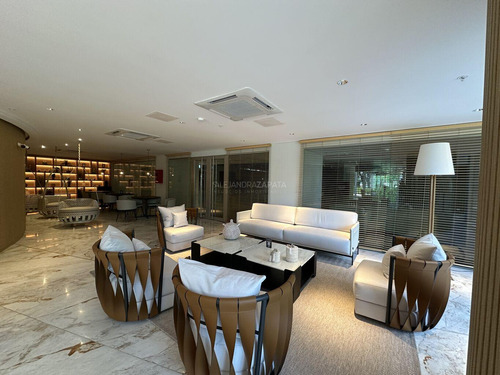 Venta Con Renta Apartamento 2 Dormitorios En Edificio Joy. Garage