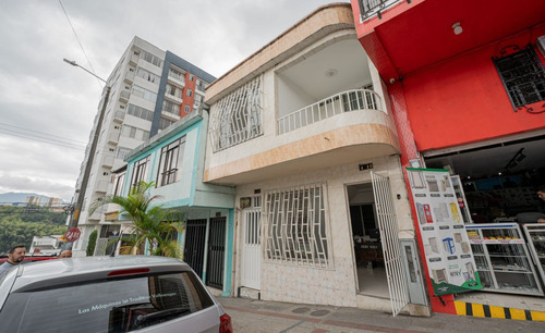 Se Vende Excelente Casa De Dos Niveles Independientes En El Centro