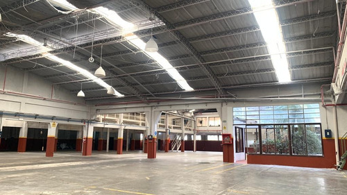 Imagen 4 de 14 de Depósito De 3700 M2 Cubiertos Con Salida A Dos Calles En Villa Lugano