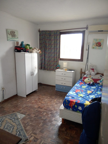 Apartamento Duplex De 4 Dorm. En Cooperativa Malvin.se Vende