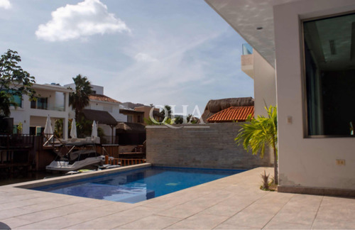 Se Vende Casa Con Muelle En Isla Dorada Cancún