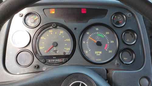 Imagem 7 de 13 de M Benz 1720 2005 Bau 8.90 Mts 1618 1620 23220 2422 2428 1518
