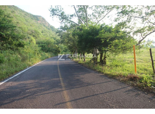 Terreno En Venta En Carretera Jala Coquimatlán