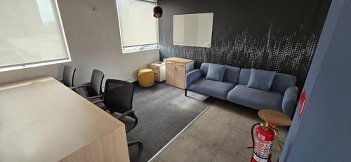 Oficina Dúplex Recién Remodelada Con Mobiliario Incluido