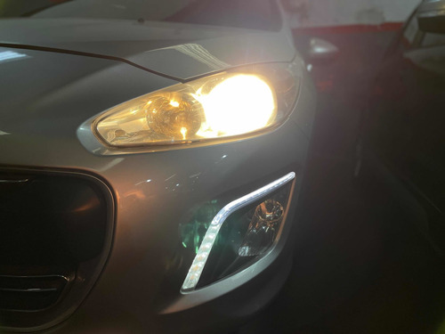 Imagen 2 de 7 de Peugeot 308 2.0 Feline 143cv Tiptronic 2012